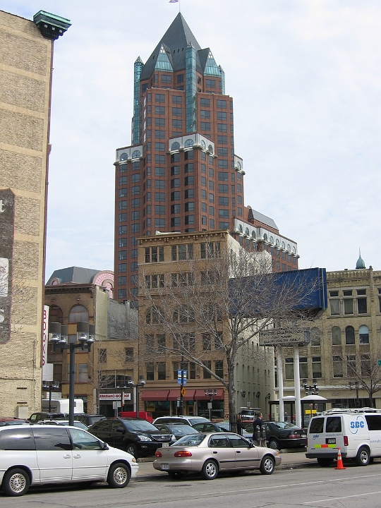 06 Milwaukee downtown.JPG